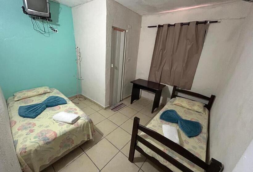 簡易ホテル Pousada Da Praia