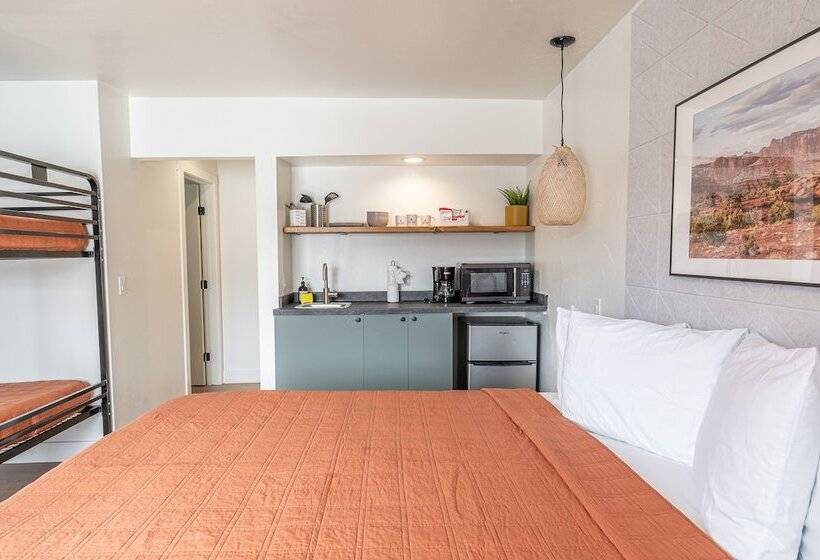 Отель Casitas At Capitol Reef