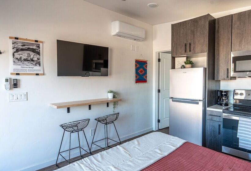 Отель Casitas At Capitol Reef