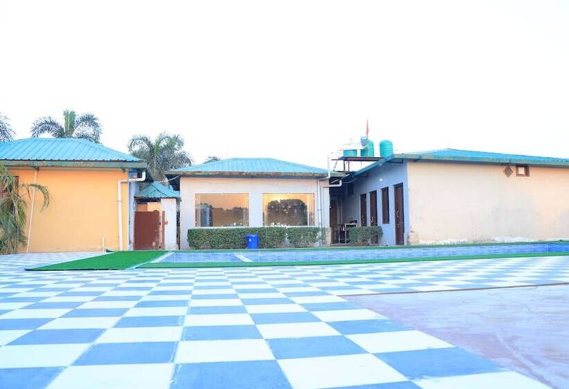 בית מלון כפרי Corbett Life Resort