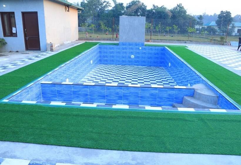 בית מלון כפרי Corbett Life Resort