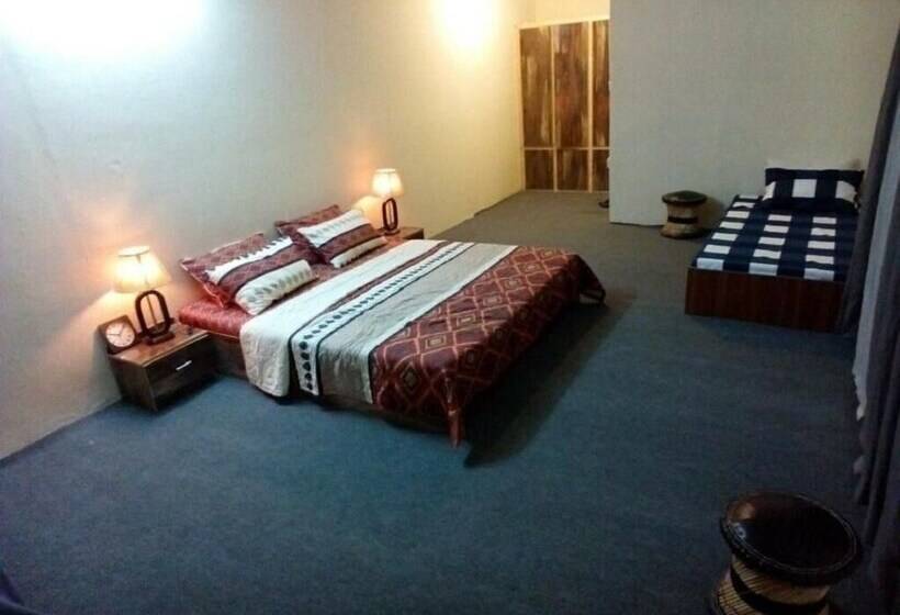 Отель Cross Roads