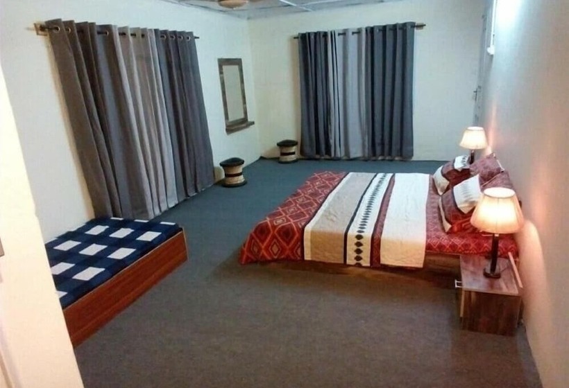 Отель Cross Roads