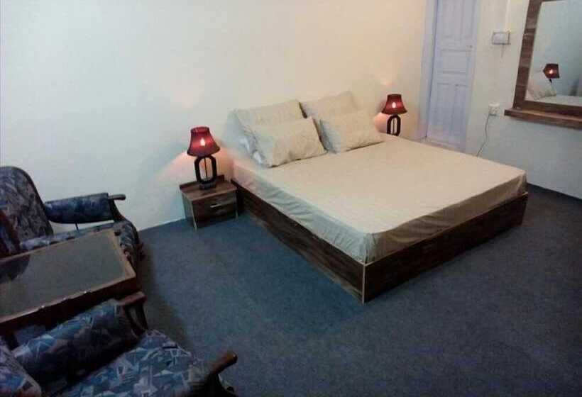 Отель Cross Roads