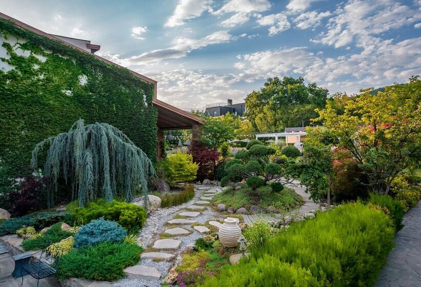 هتل Giuaani Winery