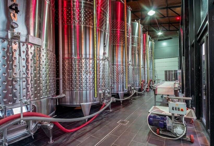 هتل Giuaani Winery