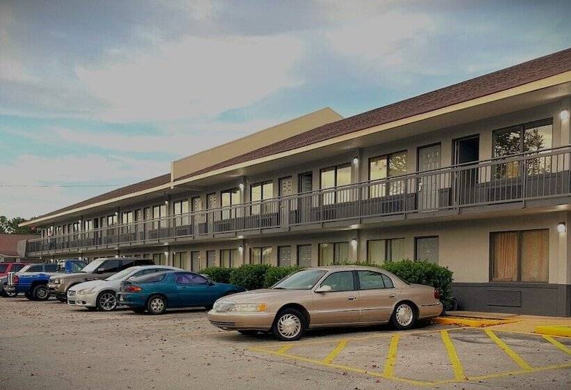 فندق Hallmarc Inn