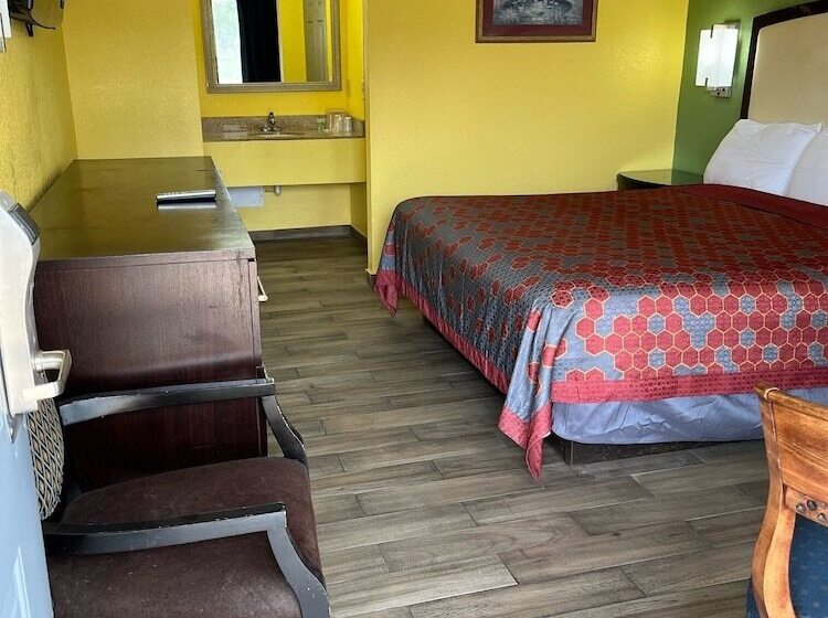 فندق Hallmarc Inn