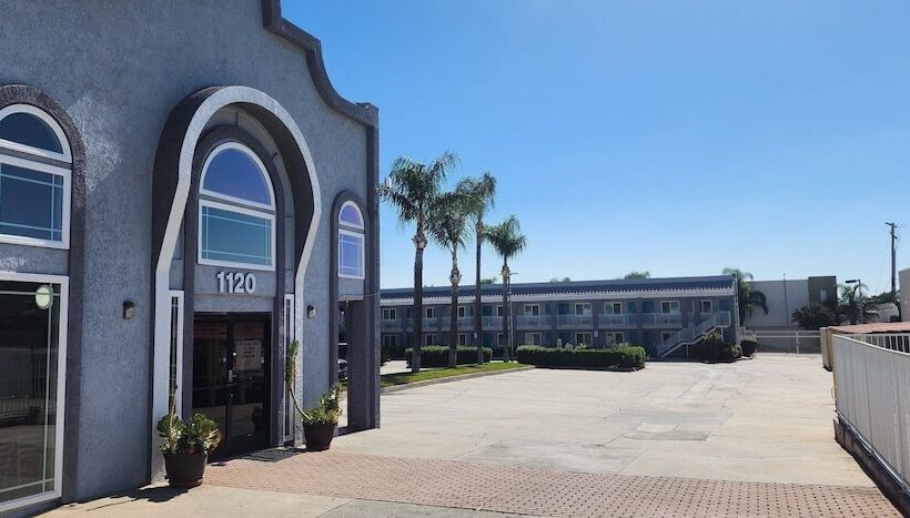 Отель Mayfair Inn