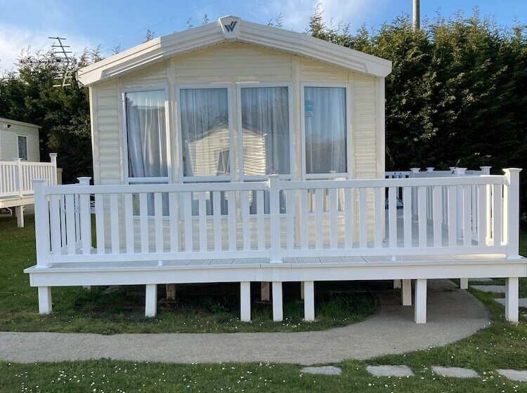 호텔 3 Bedroom Ensuite Caravan