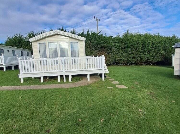 호텔 3 Bedroom Ensuite Caravan