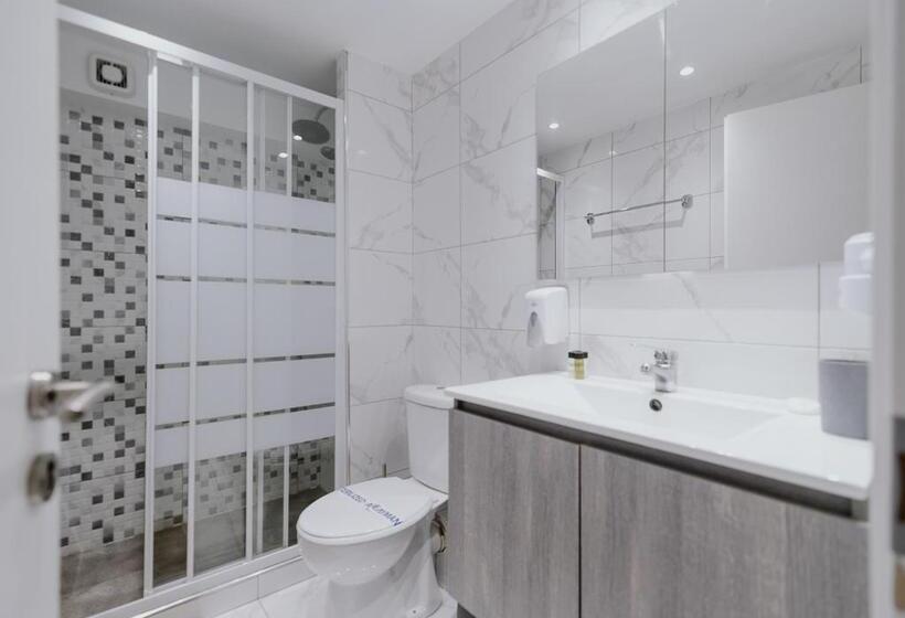 ホテル Roh Suites