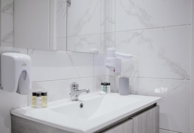 ホテル Roh Suites