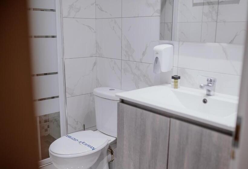 ホテル Roh Suites