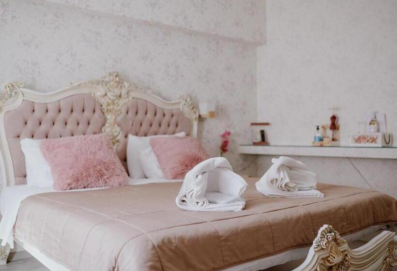 ホテル Roh Suites