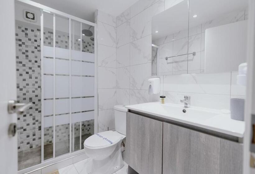 ホテル Roh Suites