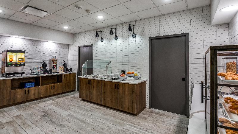 Отель Staybridge Suites Dallas Market Ctr Love Field, An Ihg