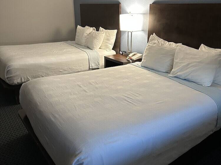 בית מלון כפרי Sugar Creek Inn & Suites