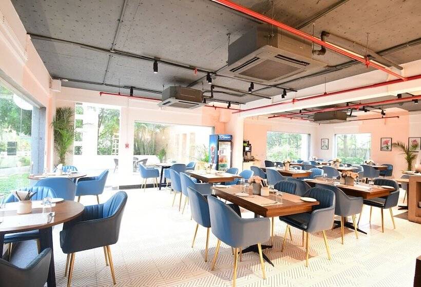 ホテル The Xen Suites Kolkata Airport