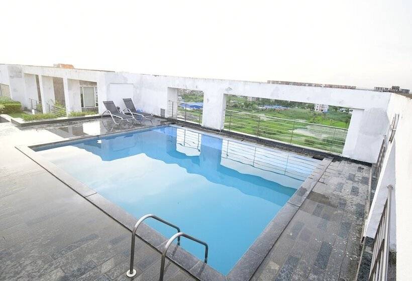 ホテル The Xen Suites Kolkata Airport