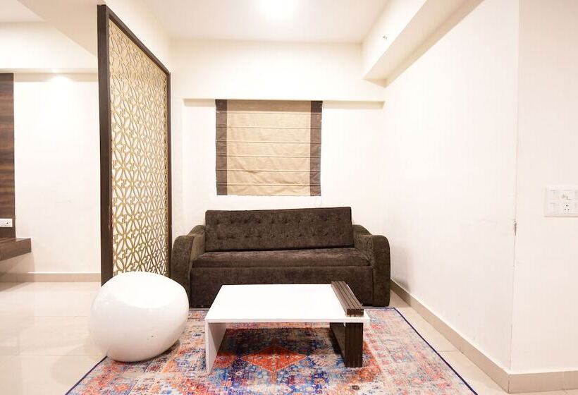 ホテル The Xen Suites Kolkata Airport