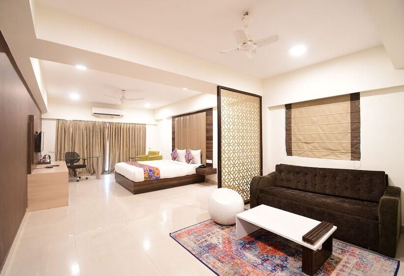 ホテル The Xen Suites Kolkata Airport