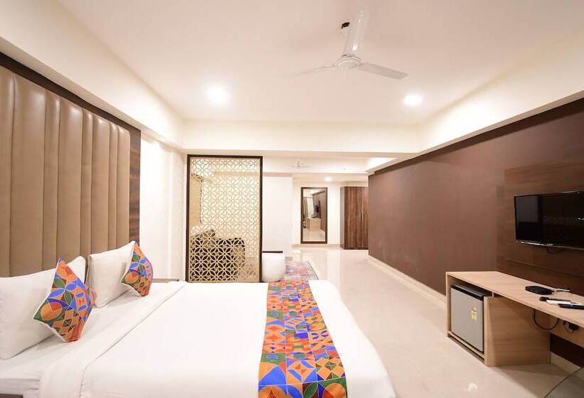 ホテル The Xen Suites Kolkata Airport