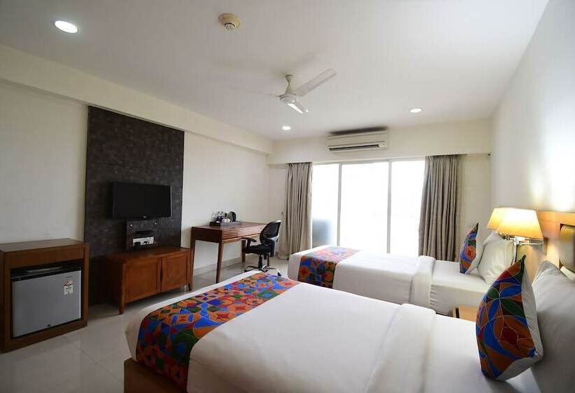 ホテル The Xen Suites Kolkata Airport