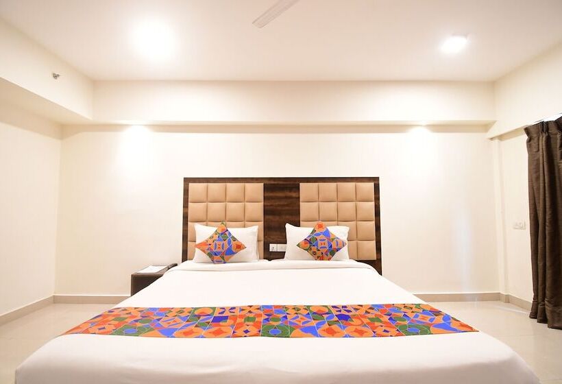 ホテル The Xen Suites Kolkata Airport