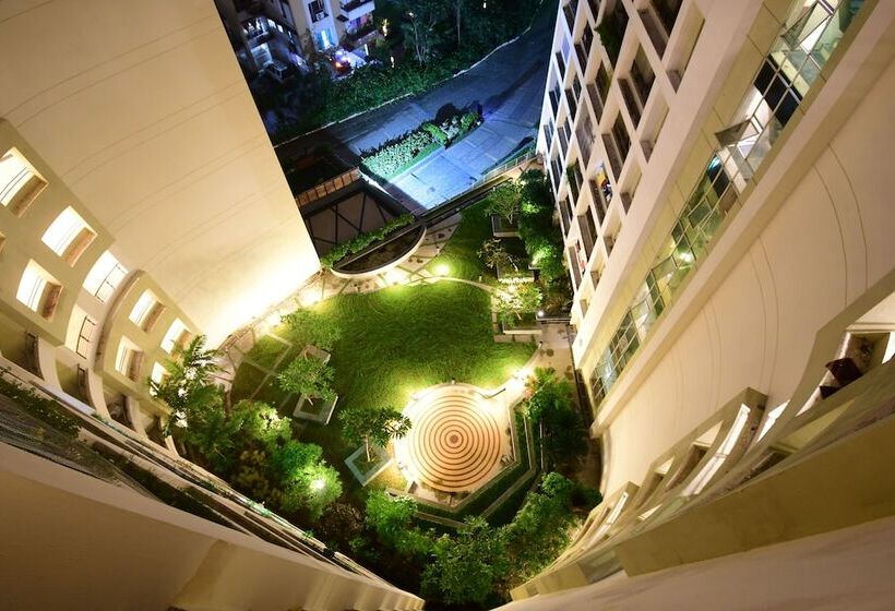 ホテル The Xen Suites Kolkata Airport