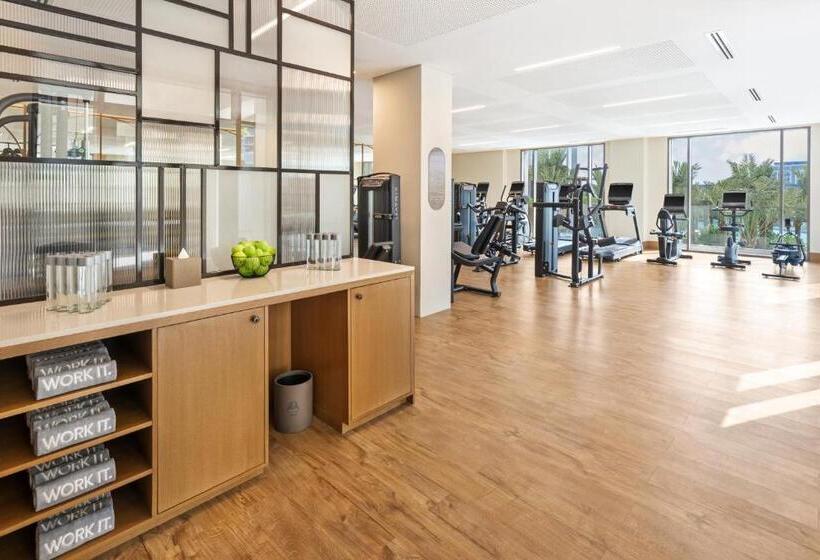 هتل Vida Creek Beach