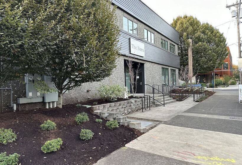 Отель Violet Suites Pdx