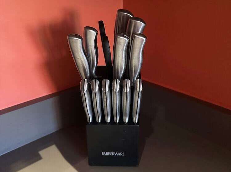 Отель Violet Suites Pdx