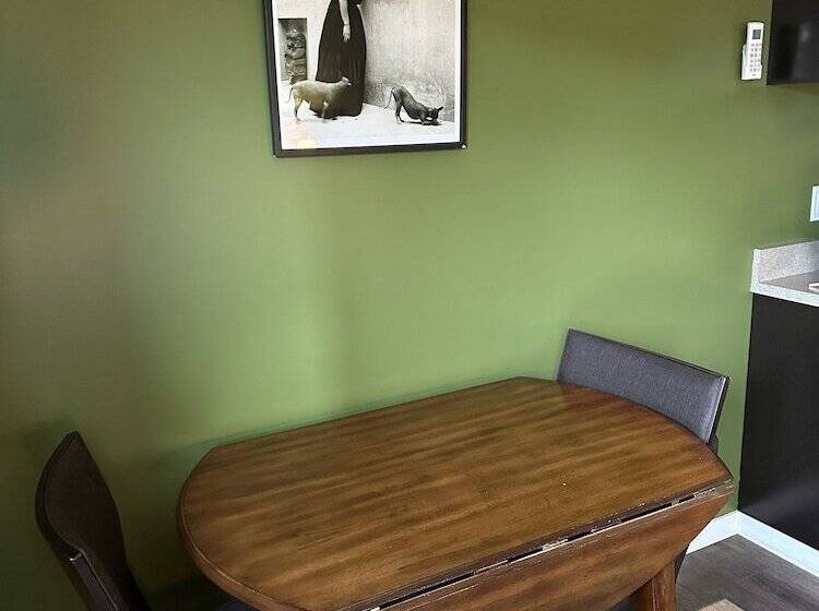 Отель Violet Suites Pdx