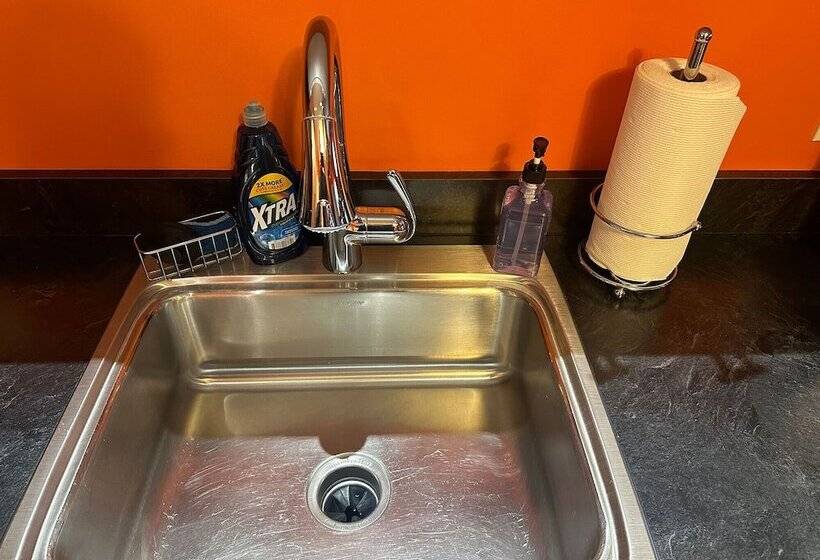 Отель Violet Suites Pdx