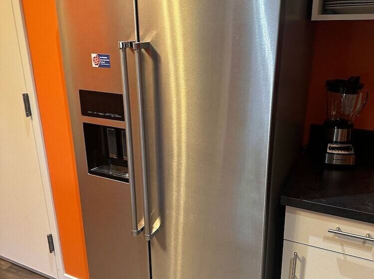 Отель Violet Suites Pdx