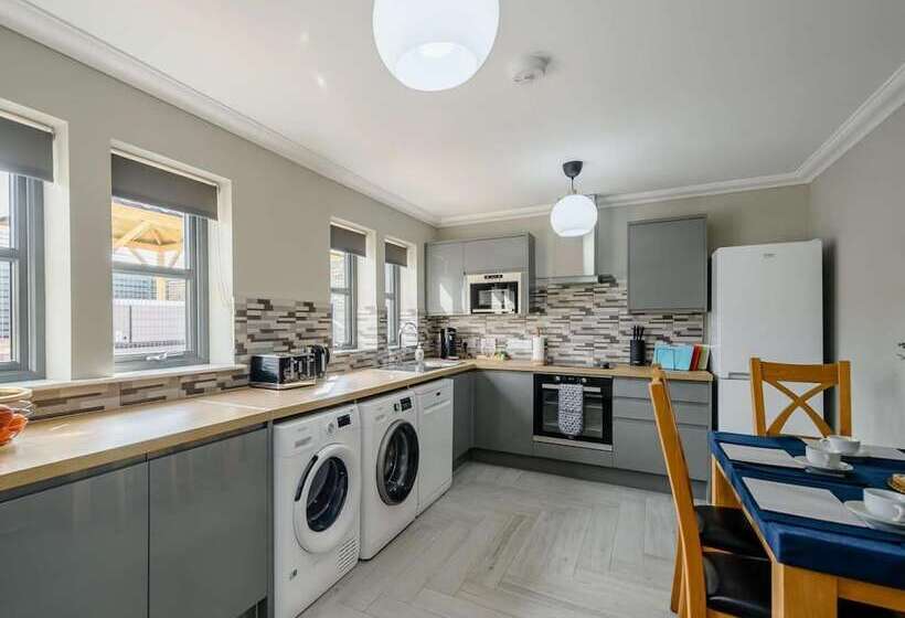 فندق Westertonhill Holiday Lodges