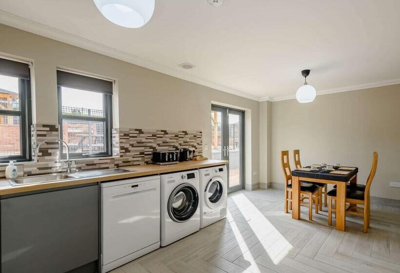 فندق Westertonhill Holiday Lodges