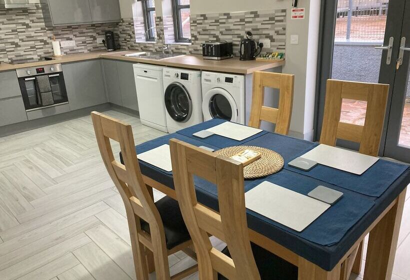 فندق Westertonhill Holiday Lodges