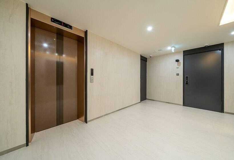 Hound Hotel Gimhae Samgye