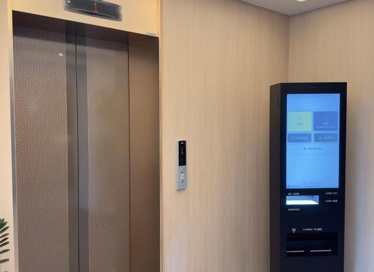 Hound Hotel Gimhae Samgye