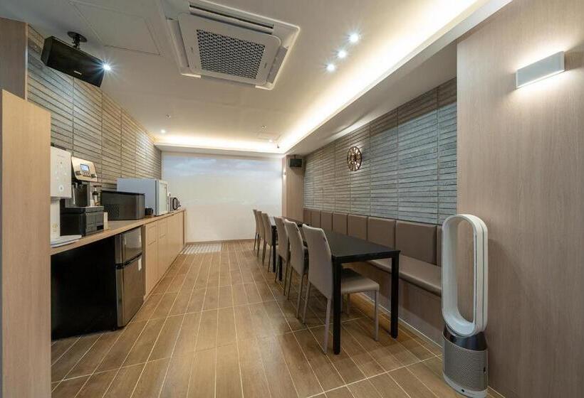 Hound Hotel Gimhae Samgye