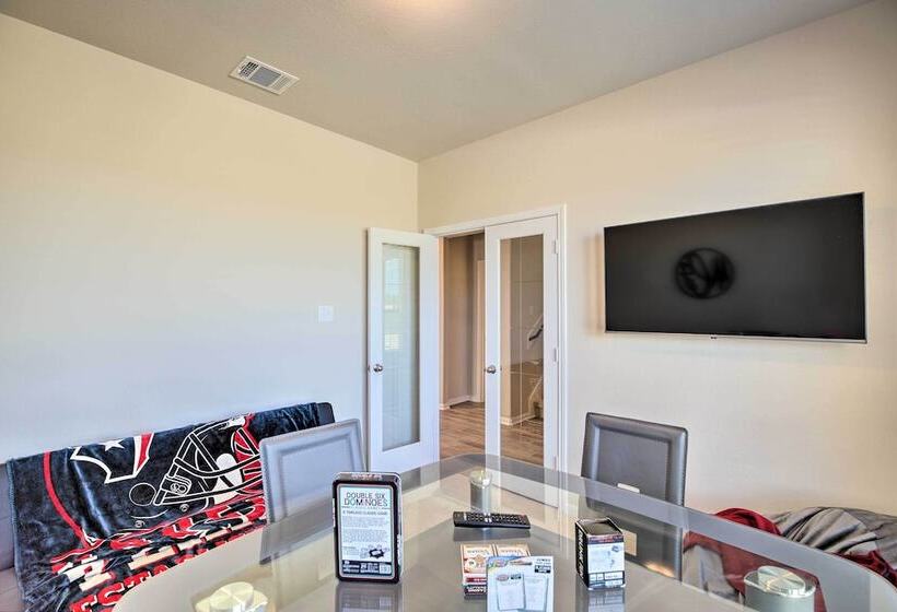 Houston Home W/ Private Yard   16 Mi To Dtwn