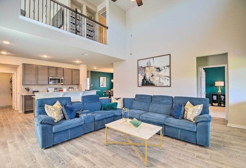 Houston Home W/ Private Yard   16 Mi To Dtwn