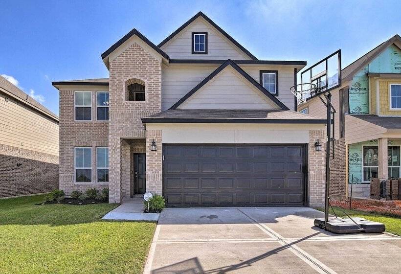 Houston Home W/ Private Yard   16 Mi To Dtwn