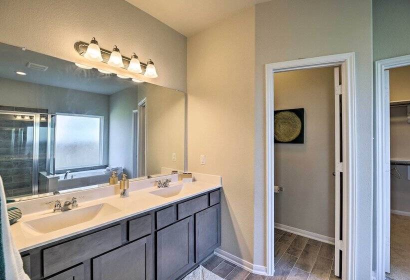 Houston Home W/ Private Yard   16 Mi To Dtwn