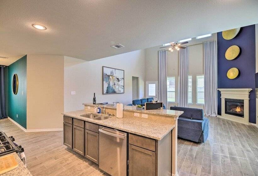 Houston Home W/ Private Yard   16 Mi To Dtwn