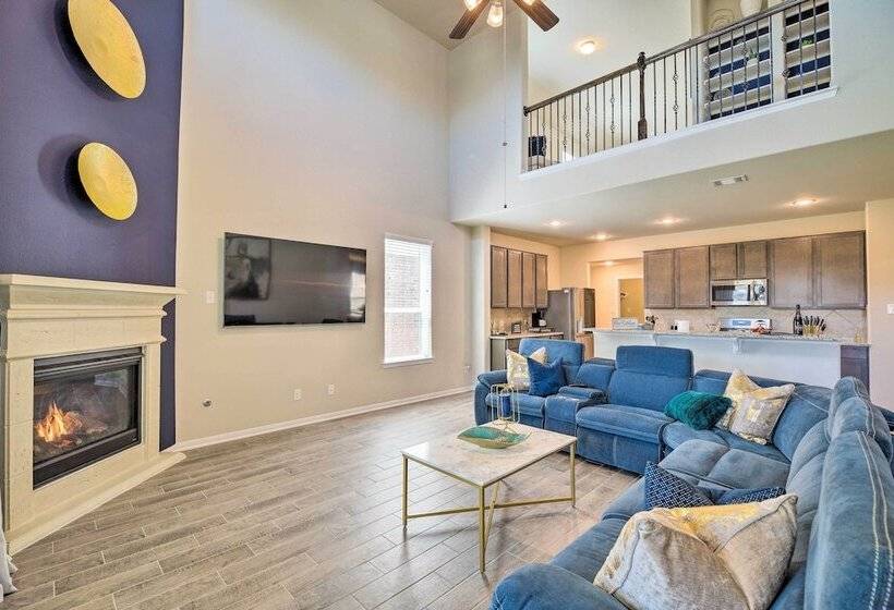 Houston Home W/ Private Yard   16 Mi To Dtwn