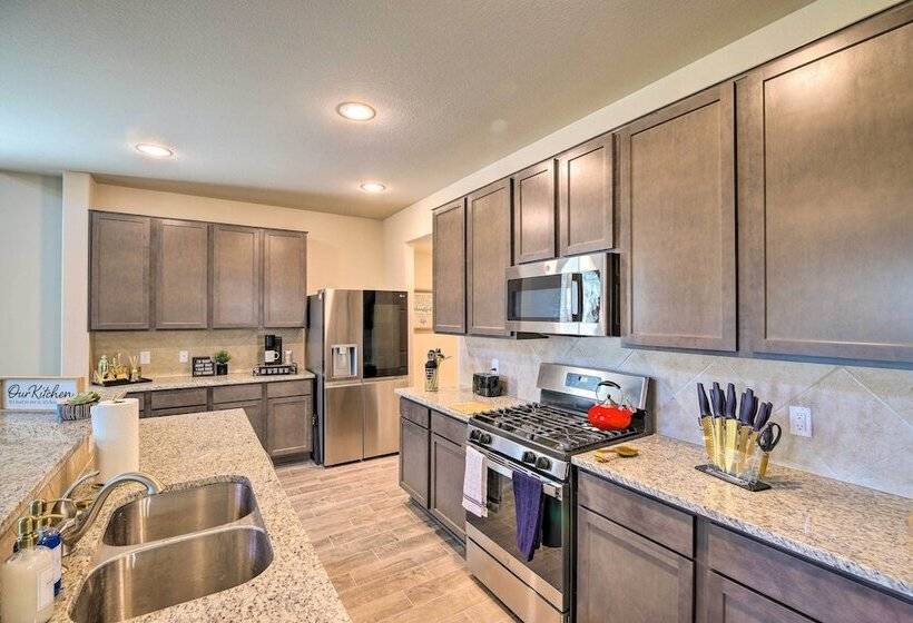 Houston Home W/ Private Yard   16 Mi To Dtwn