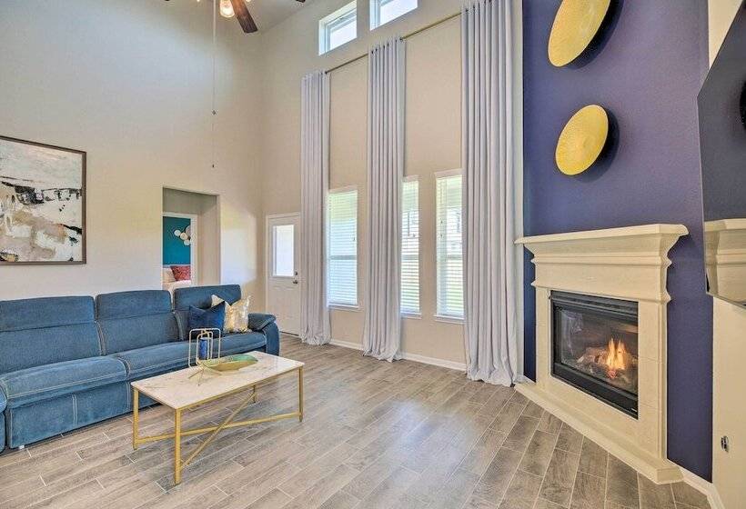 Houston Home W/ Private Yard   16 Mi To Dtwn